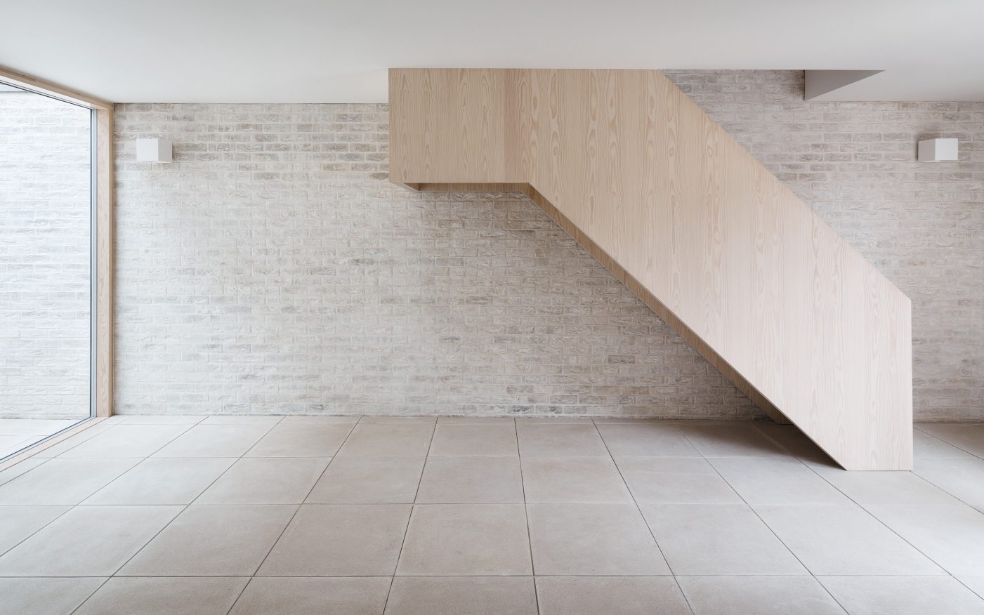 Mews House, single-family house with facing brick; Brick Award Nominee 2018; Russel Jones; Photo: Rory Gardiner