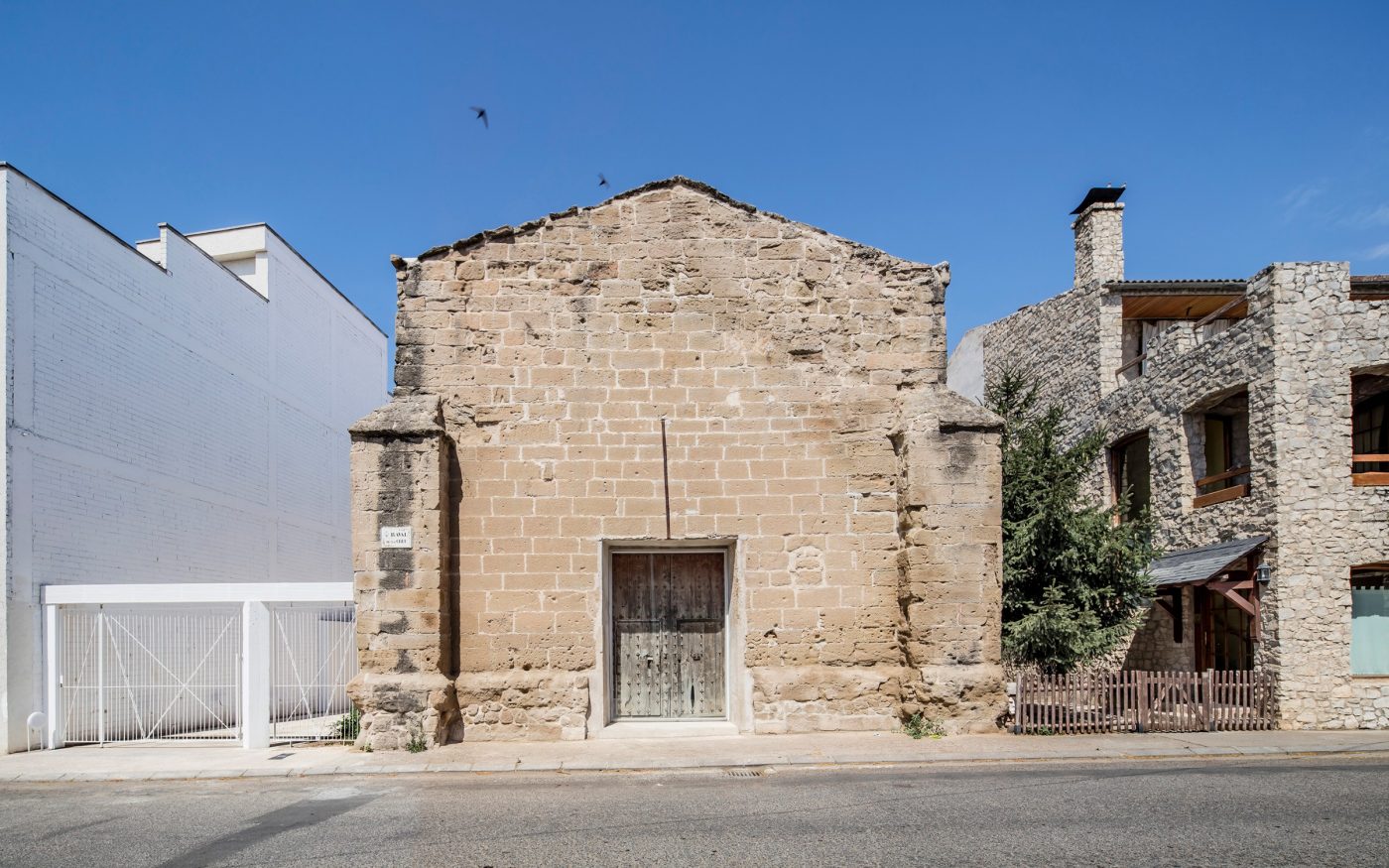 The Old Church of Vilanova de la Barca with facing bricks and roof tiles; Brick Award 2018 Special Prize Winner, Category "Building outside the Box"; Aleaolea Architecture & Landscape; Photo:  Adrià Goula