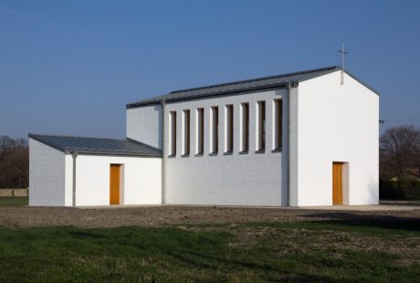 Roman Catholic Church with double sized multi-hole clay blocks; Brick Award Nominee 2016, CZITA Epitesz Iroda, Photo: Tamas Czigany