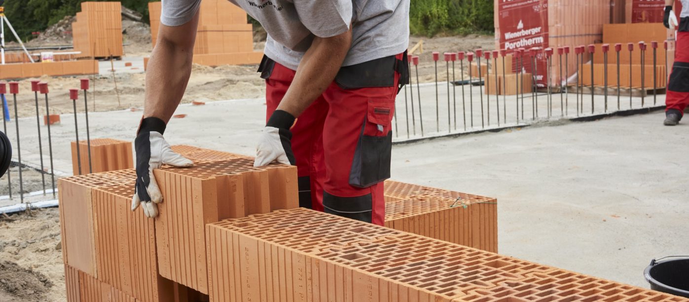 Murowanie ściany 2-w w technologii Porotherm Dryfix