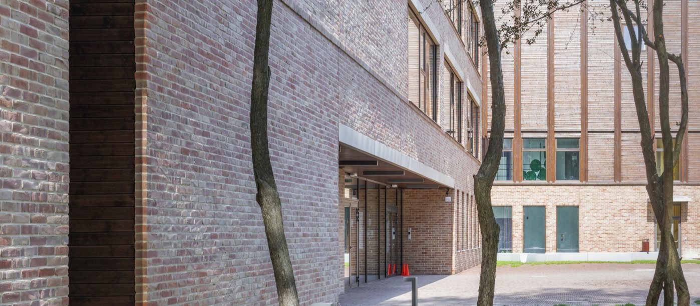 Brick Award 2023 Grand Prix Sharing Public Spaces Szkoła Podstawowa nr 400 w Warszawie, Bujnowski Architekci